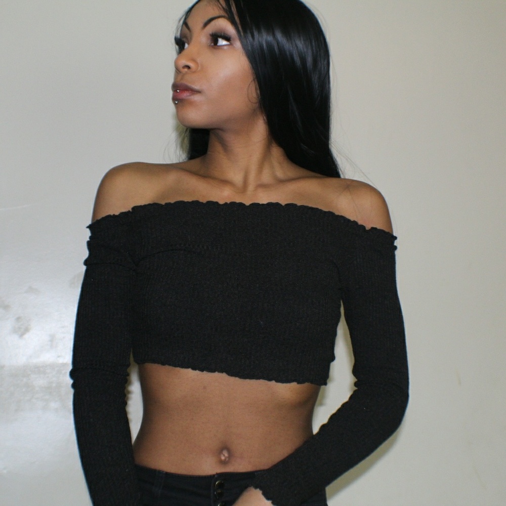 BLACK LONG SLEEVE CROP